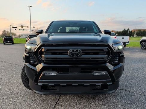 Used 2025 Toyota Tacoma SR5 image 2