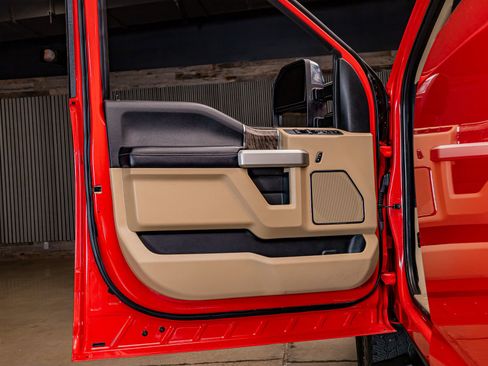 Used 2017 Ford F250 Lariat w/ Chrome Package image 28