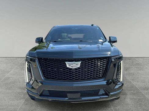 Used 2025 Cadillac Escalade ESV Sport Platinum w/ LPO, ONYX Package AWD/4WD image 8