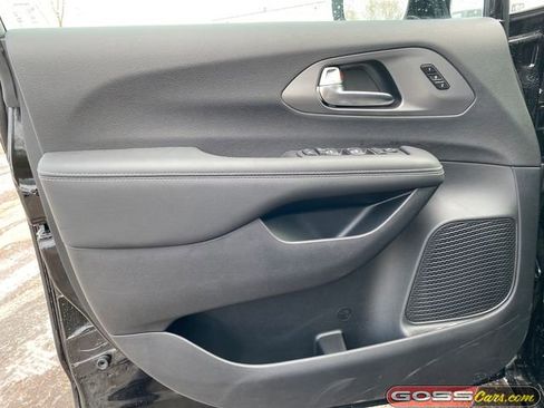 New 2026 Chrysler Pacifica Select image 22