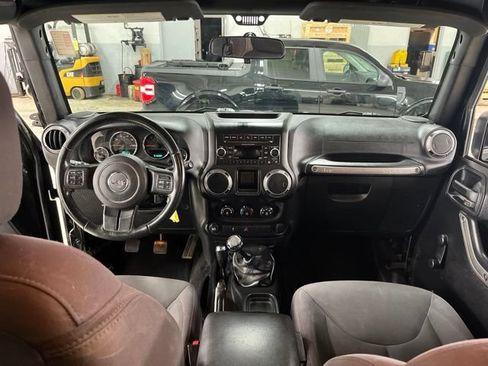 Used 2016 Jeep Wrangler Sport w/ Connectivity Group AWD/4WD image 42