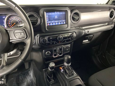 Used 2022 Jeep Gladiator Sport image 26