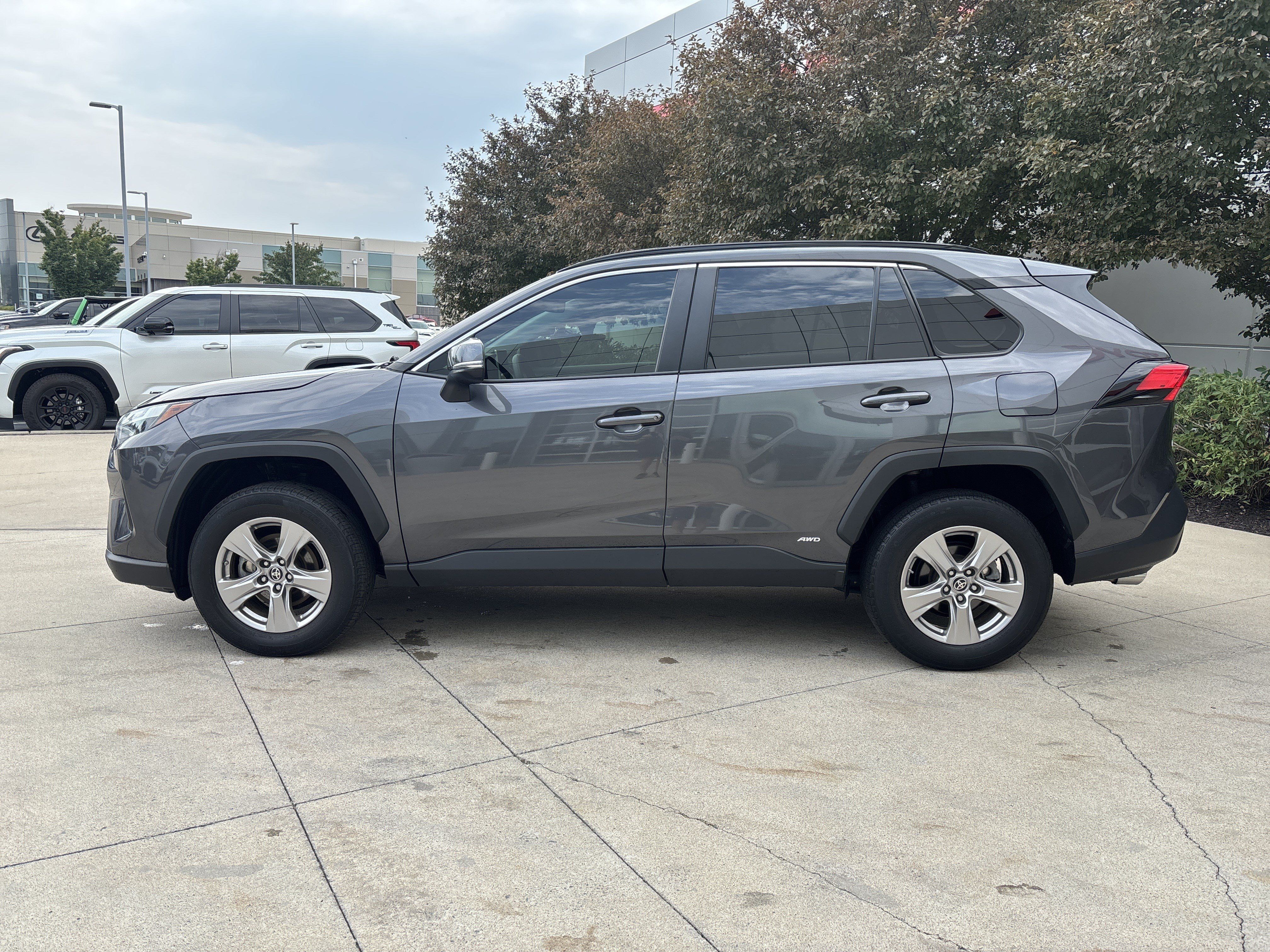 Used 2023 Toyota RAV4 LE AWD/4WD image 9