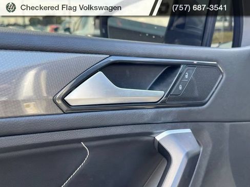 Used 2024 Volkswagen Tiguan SE AWD/4WD image 15