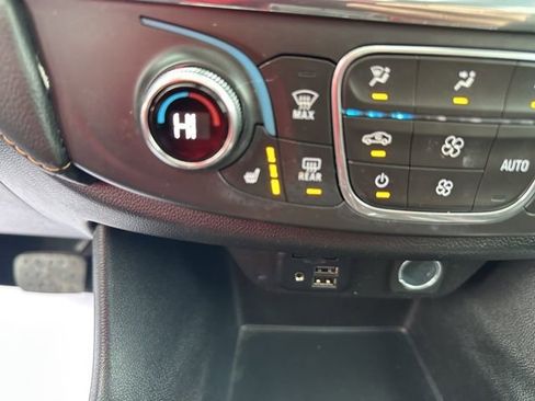 Used 2020 Chevrolet Traverse LT w/ LT Premium Package image 14