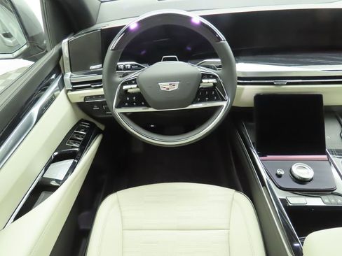 Used 2025 Cadillac Escalade ESV Sport image 10