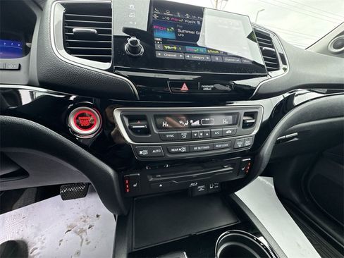 Used 2021 Honda Pilot Touring image 25