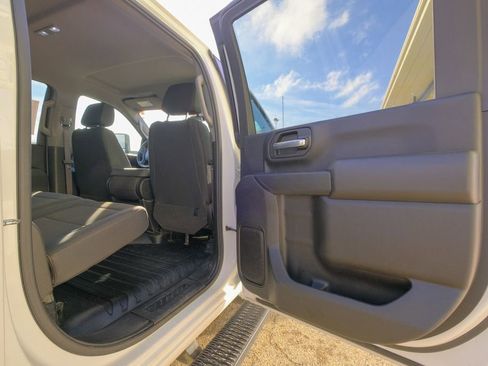 Used 2024 Chevrolet Silverado 3500 W/T image 17