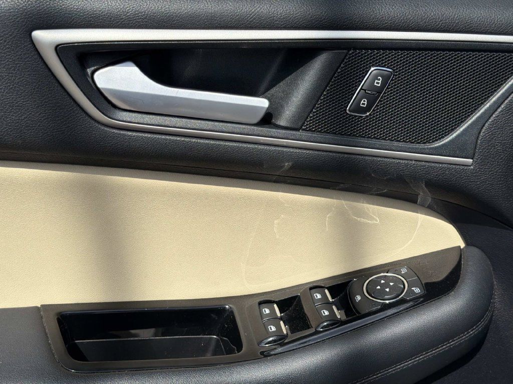 Used 2019 Ford Edge SEL w/ Equipment Group 201A FWD image 19