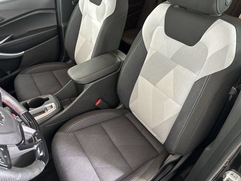Used 2025 Chevrolet Trax RS w/ Sunroof Package FWD image 22