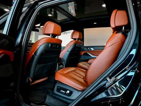 Used 2021 BMW X7 M50i w/ Executive Package image 22