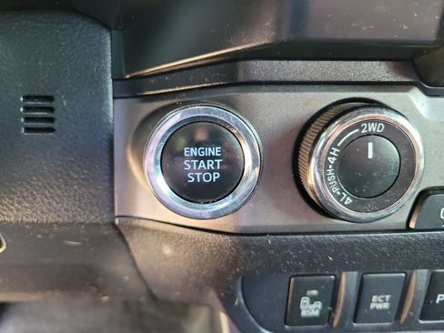 Used 2022 Toyota Tacoma TRD Off-Road w/ Technology Package AWD/4WD image 24