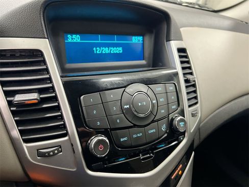 Used 2013 Chevrolet Cruze LS image 13