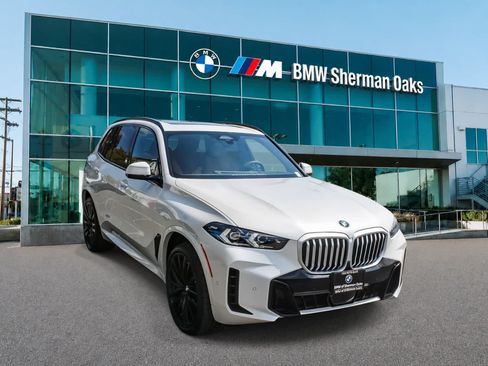 Used 2026 BMW X5 sDrive40i w/ M Sport Package RWD image 3