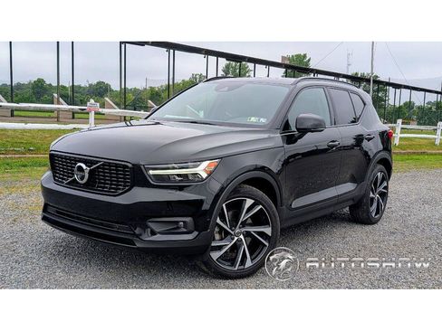 Used 2019 Volvo XC40 T5 R-Design image 1