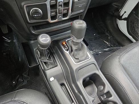 Used 2023 Jeep Wrangler Unlimited Sahara image 30