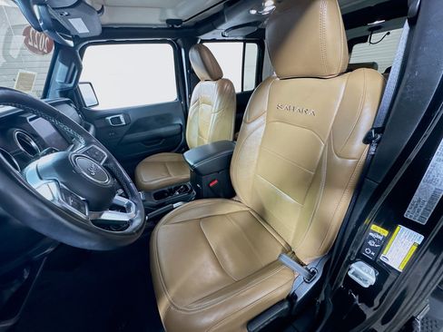 Used 2022 Jeep Wrangler Unlimited Sahara w/ Cold Weather Group image 14