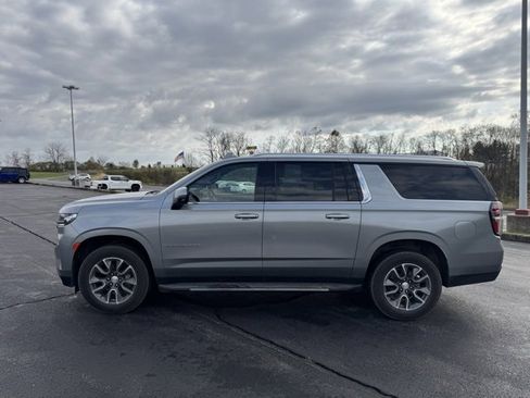 Used 2024 Chevrolet Suburban LT w/ LT Signature Plus Package image 6
