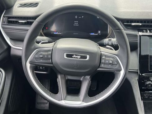 Used 2023 Jeep Grand Cherokee Altitude image 15