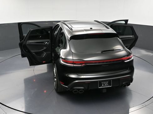 Certified 2023 Porsche Macan Turbo image 34
