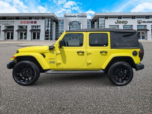 Used 2023 Jeep Wrangler Unlimited Sahara AWD/4WD image 5