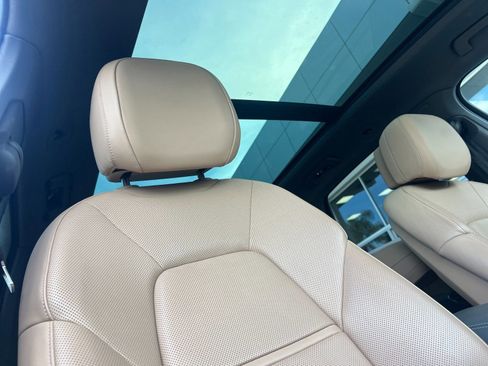 Used 2023 Porsche Cayenne image 16