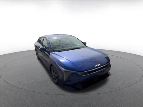 Used 2025 Kia K4 LXS FWD image 3