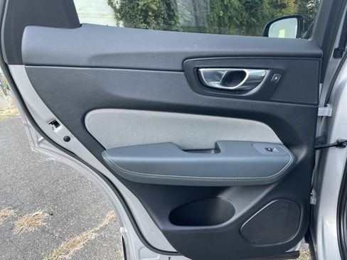 Used 2022 Volvo XC60 B5 R-Design image 29