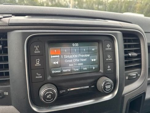 Used 2018 RAM 1500 Express AWD/4WD image 17