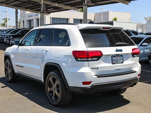 Used 2018 Jeep Grand Cherokee Laredo AWD/4WD image 7