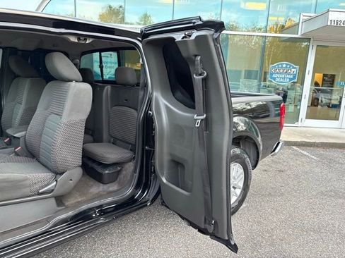 Used 2016 Nissan Frontier SV image 23