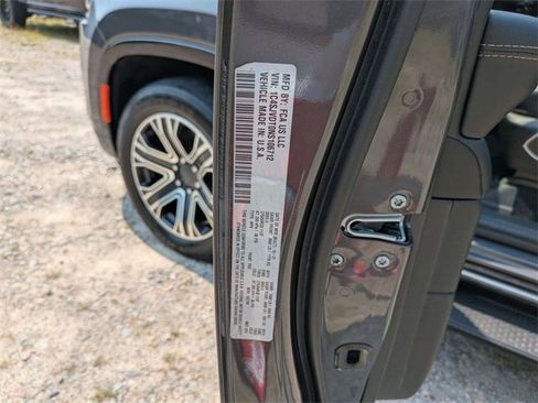 Used 2022 Jeep Wagoneer Series III w/ Convenience Group I image 40