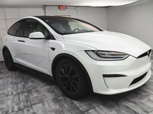 Used 2024 Tesla Model X image 3