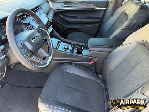 New 2026 Jeep Grand Cherokee Altitude AWD/4WD image 16