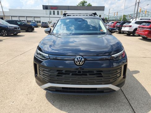 New 2025 Volkswagen Tiguan SE image 8