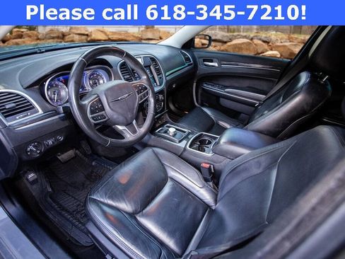Used 2018 Chrysler 300 Touring L image 19