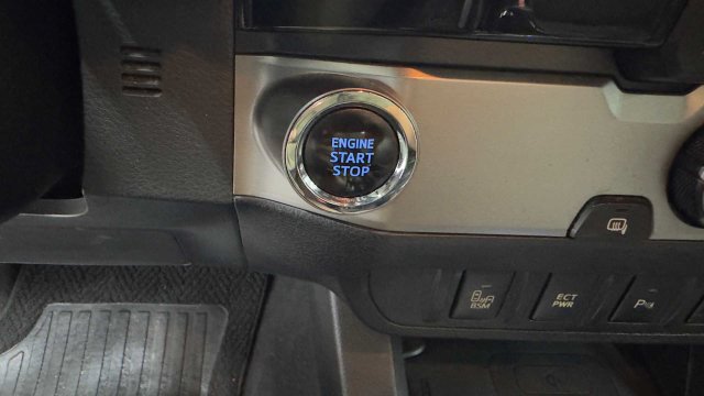 Used 2016 Toyota Tacoma Limited w/ Towing Package RWD image 24