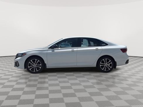 Used 2022 Volkswagen Jetta Sport FWD image 4