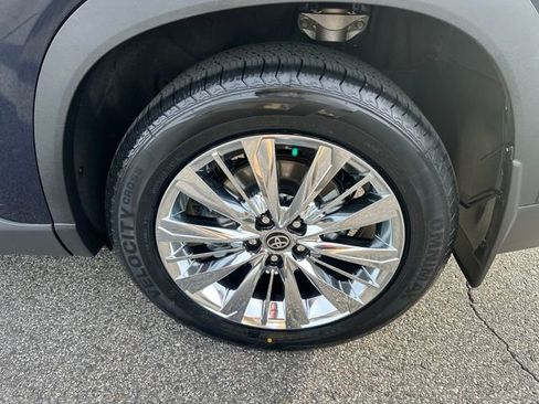 Used 2024 Toyota Grand Highlander AWD image 11