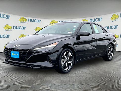 Used 2023 Hyundai Elantra SEL w/ Convenience Package image 3