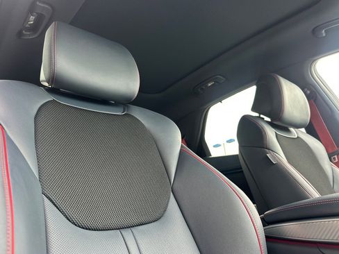 Used 2023 Genesis GV70 2.5T Sport Prestige w/ Sport Prestige Package image 18