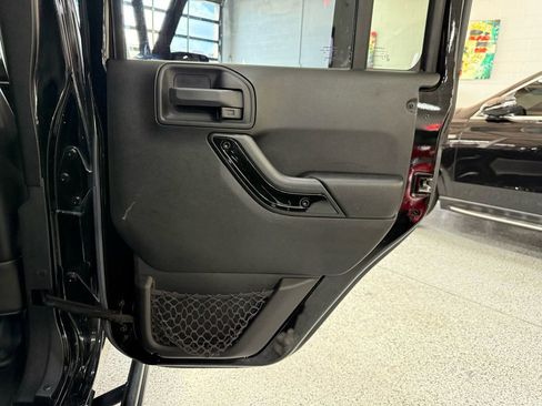 Used 2016 Jeep Wrangler Unlimited Sahara image 21