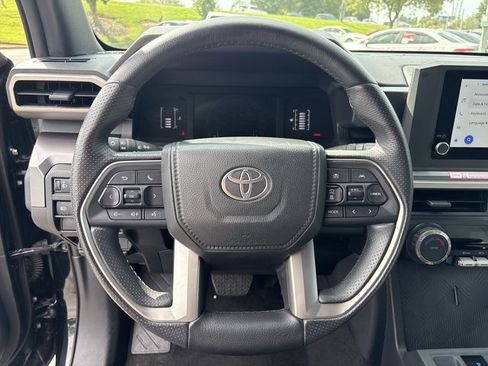 Used 2025 Toyota 4Runner SR5 AWD/4WD image 18