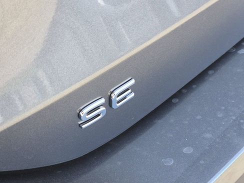 New 2026 Volkswagen Tiguan SE FWD image 8
