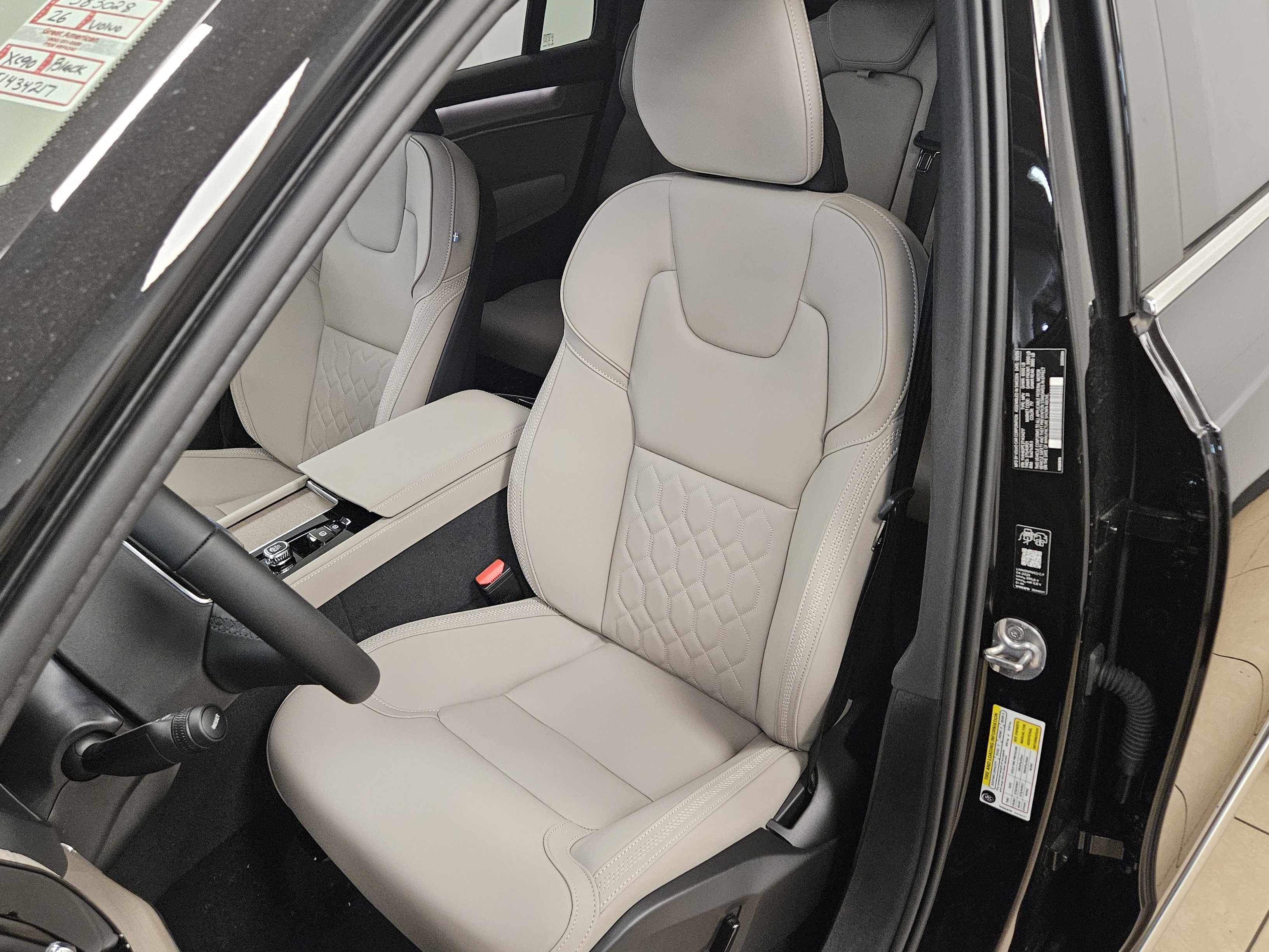 New 2026 Volvo XC90 T8 Plus w/ Protection Package Premier AWD/4WD image 39
