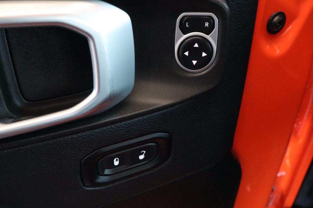 Used 2019 Jeep Wrangler Unlimited Sahara w/ Uconnect 4C Nav & Sound Group AWD/4WD image 20