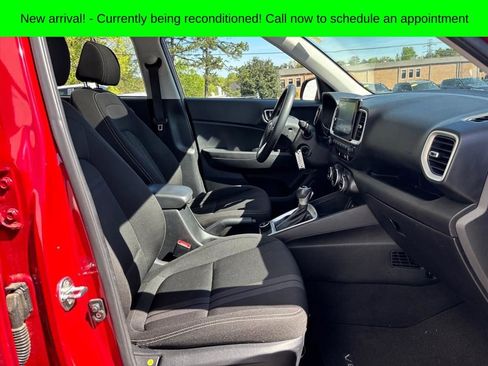 Used 2023 Hyundai Venue SEL image 13