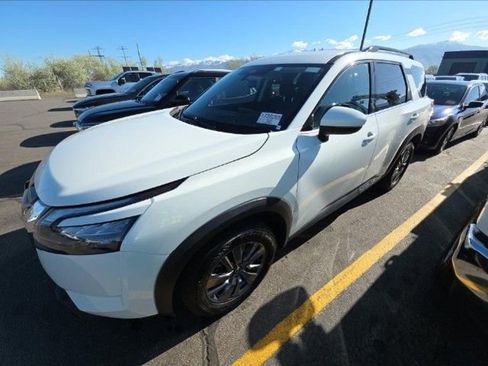 Used 2025 Nissan Pathfinder SV AWD/4WD image 11