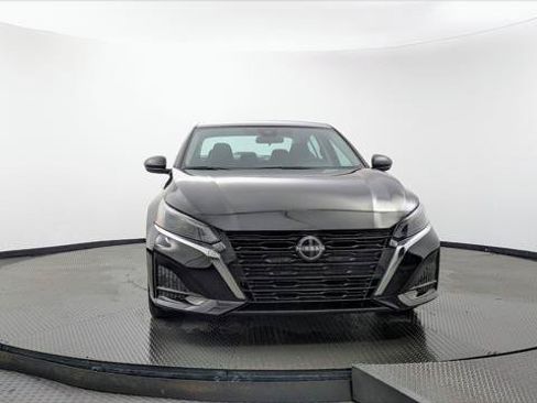 Used 2025 Nissan Altima 2.5 SV FWD image 12