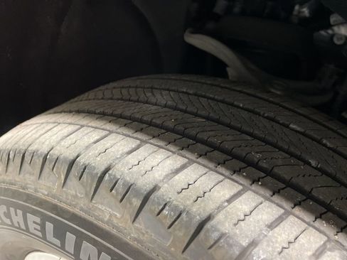 Used 2024 Chevrolet Suburban LT image 42